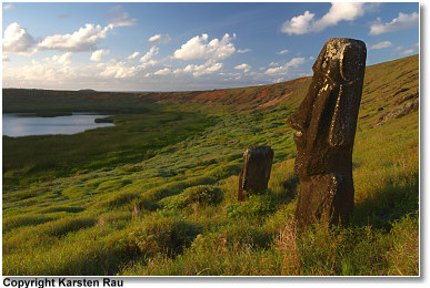 Moais im Kraterinneren
